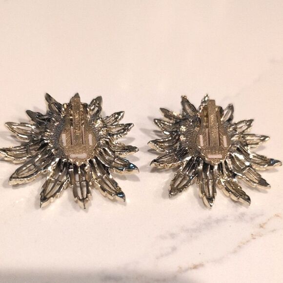 Vintage Sarah Coventry Large Star-Burst Clip On Earrings - Picture 2 of 12